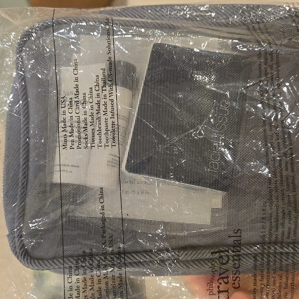 United Airlines Business First Class Amenity Kit - Philosophy Travel Essentials - Picture 5 of 6